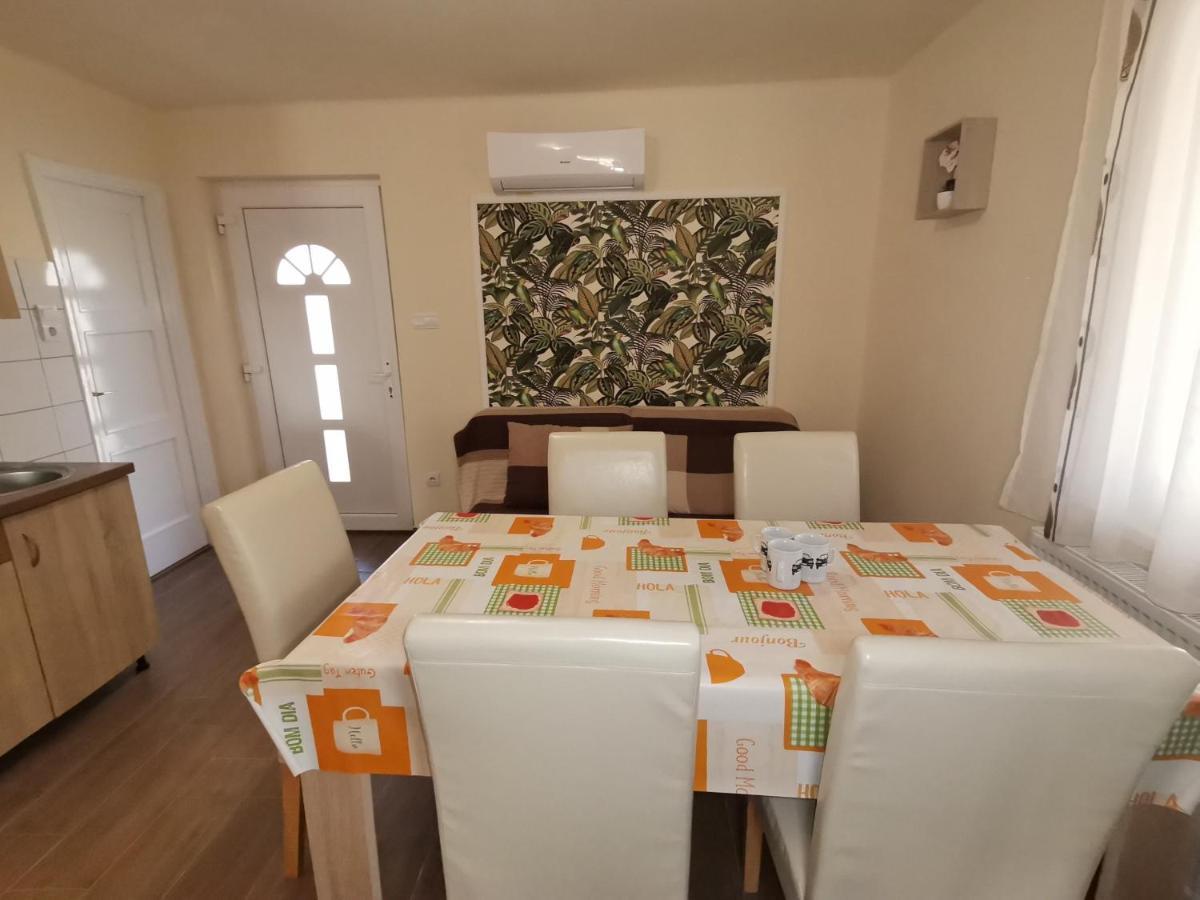 Gyöngyvirág Apartmanház Hajduszoboszlo Exterior foto