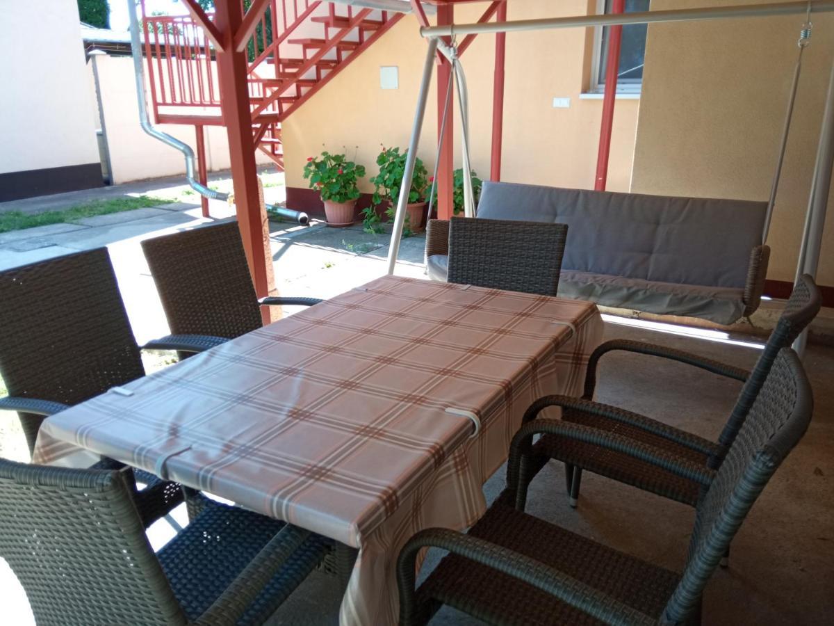 Gyöngyvirág Apartmanház Hajduszoboszlo Exterior foto